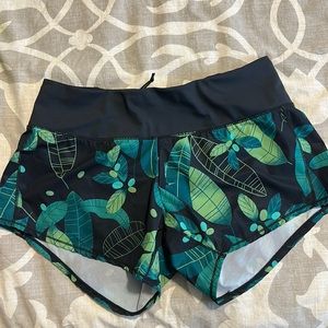 Oiselle Roga Shorts Size 4